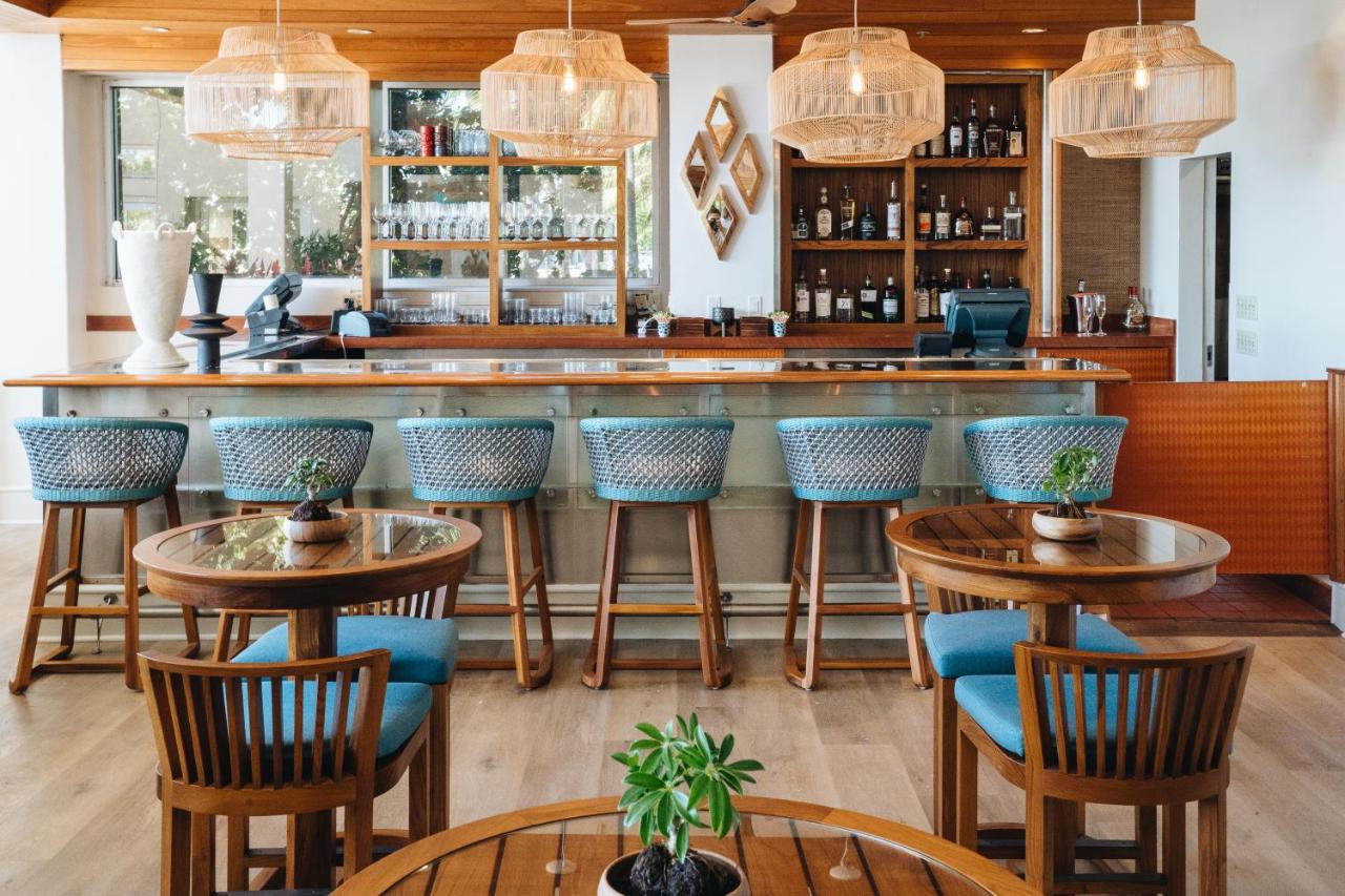 Kaimana Beach Hotel lobby