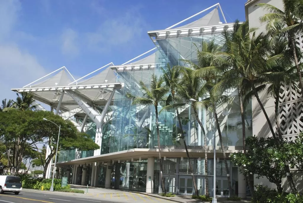 Waikiki Monarch Hotel front entrance