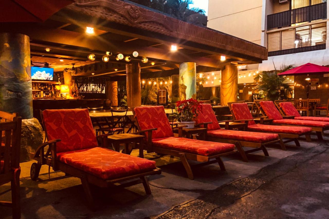 Bamboo Waikiki Hotel poolside where its showcase the red chairs and open bar