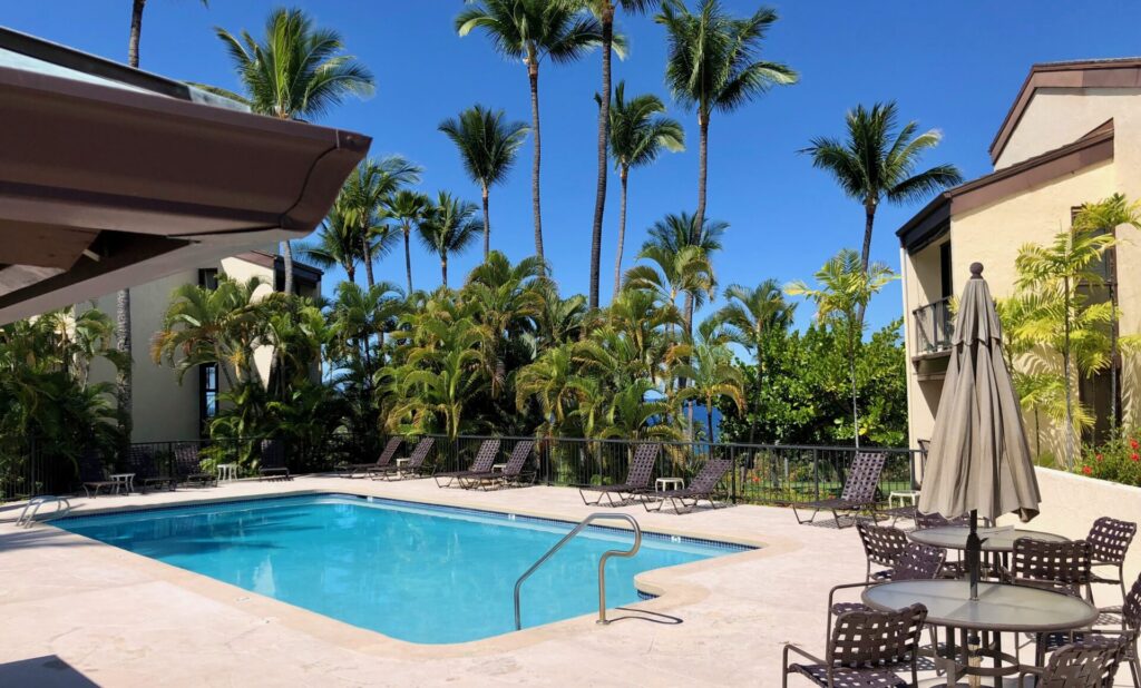 Country Club Villas pool