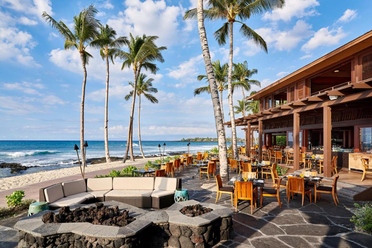 Four Seasons Resort Hualalai lounge area