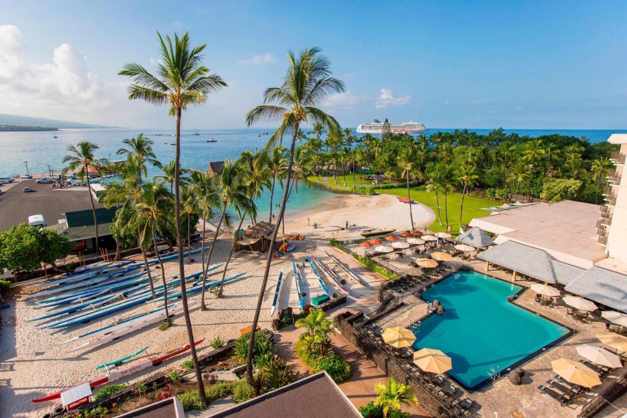 Courtyard King Kamehameha’s Kona Beach Hotel pool