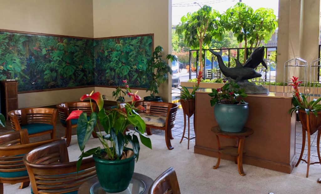 Kona Bali Kai lobby with lively decoration and plants