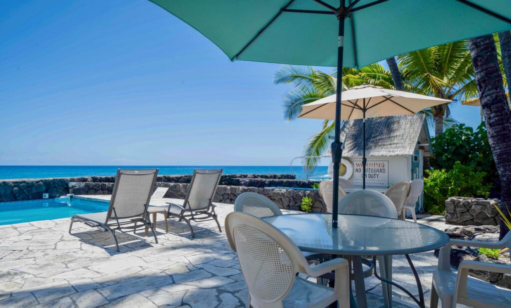 Kona Tiki Hotel beach with chairs and umbrellas