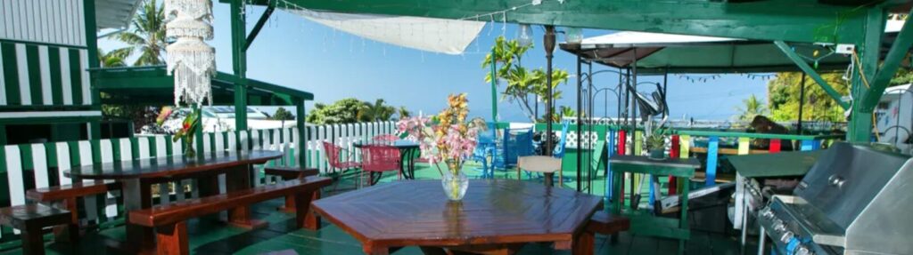 Pineapple Park Kona dining area