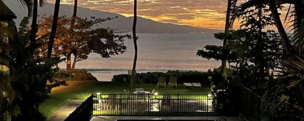 Makani A Kai open area and beach view during sunset