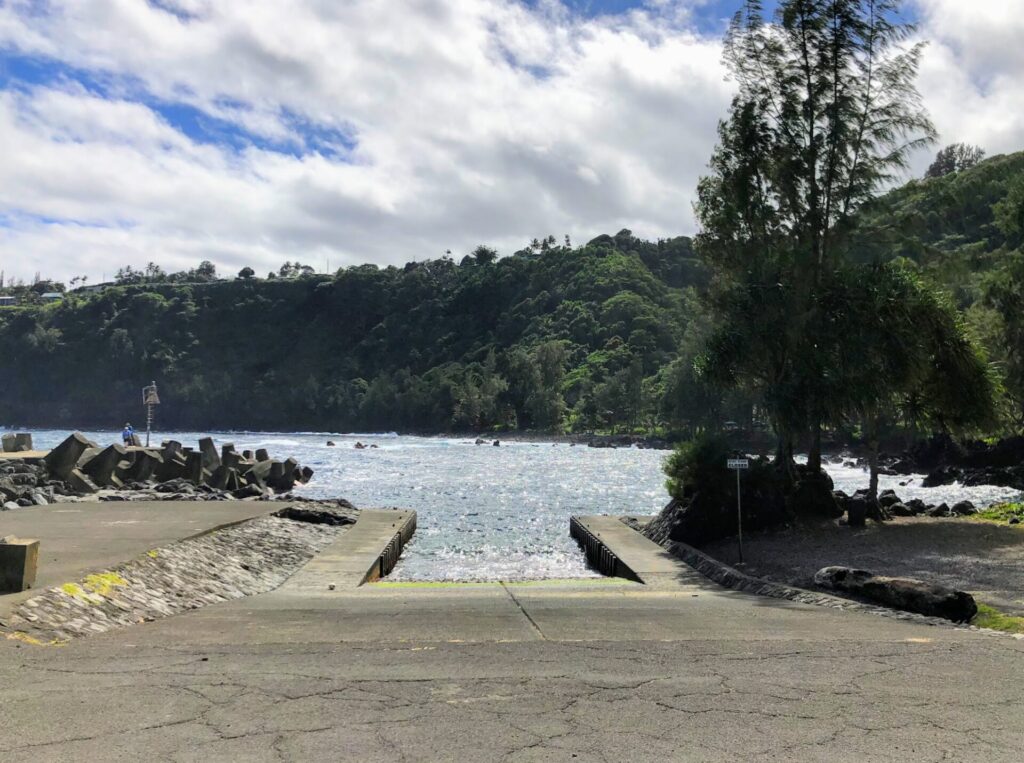 A parking lot that showcase a view of the Hawaiian Big Island beach shore