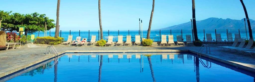 Ka‘anapali Shores poolside