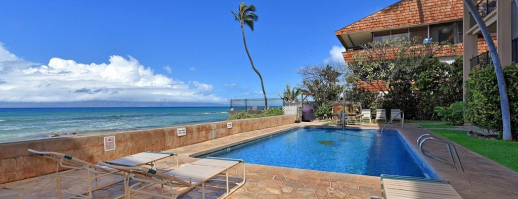 Maui Kama‘ole poolside and beachside