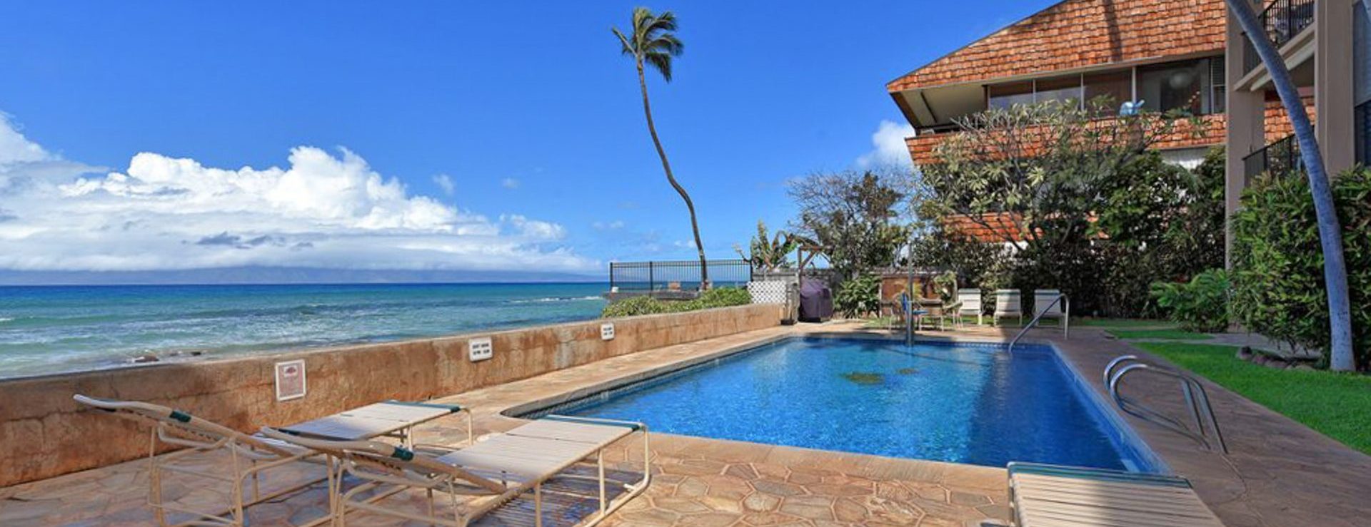 Maui Kama‘ole poolside and beachside