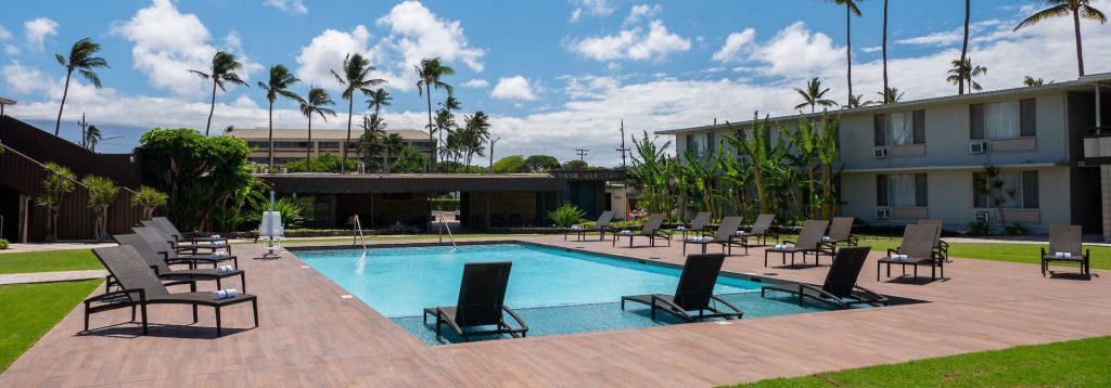 Maui Seaside Hotel poolside
