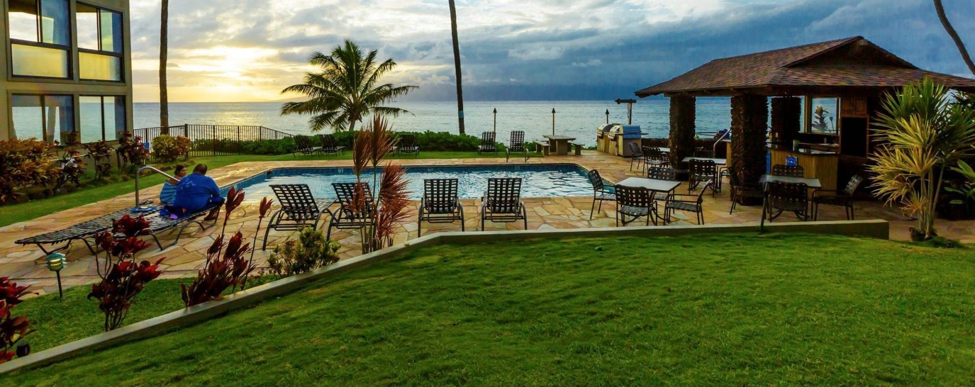 Noelani poolside view