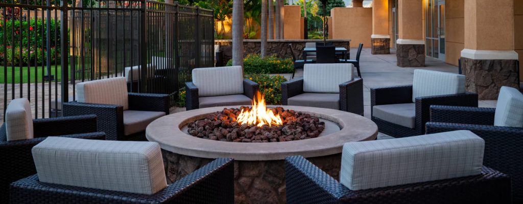 Chairs lined up in a circle surrounding a fireplace in Courtyard Maui Kahului Airport