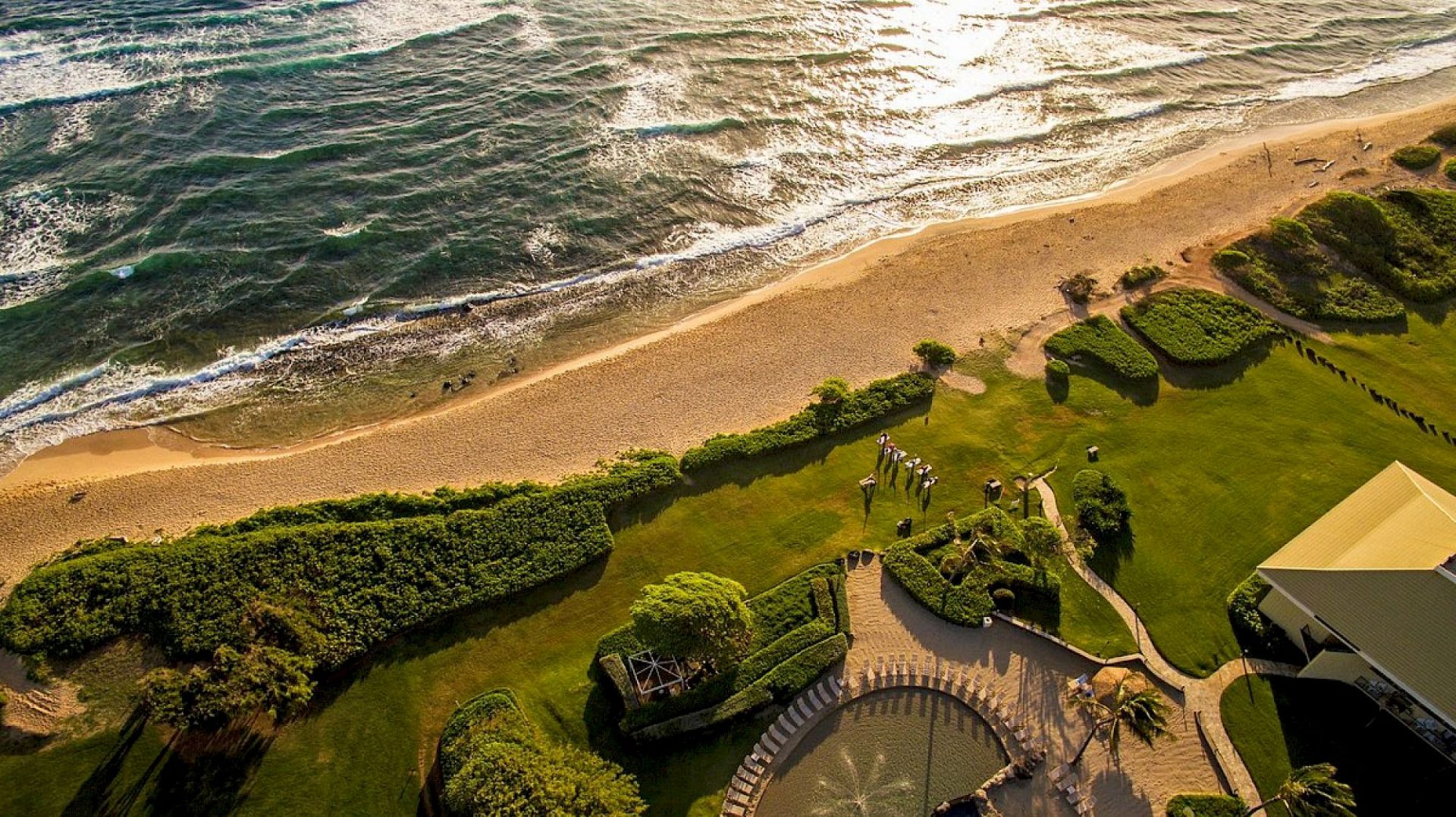 Kaua‘i Beach Resort ocean shore with waves in the sunset