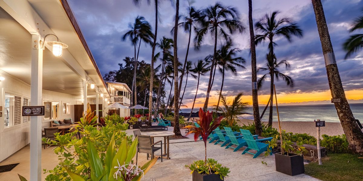 A view of Ke Iki Beach Bungalows' open area with the buildings lights on