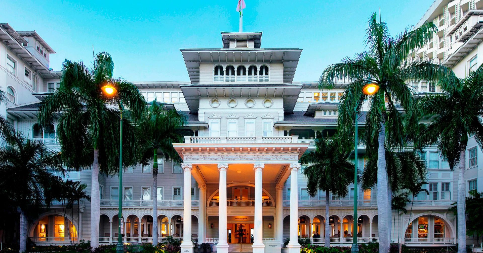 Moana Surfrider, A Westin Resort front view
