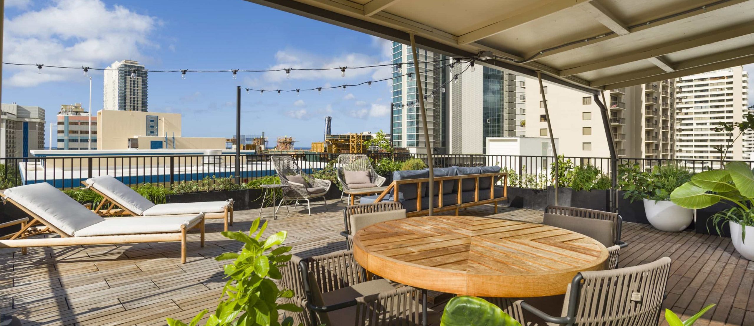 Surfjack Hotel & Swim Club rooftop lounge where there's a outlook of Waikiki's city