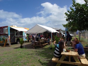 Maui_Kahului_food truck oasis_common area